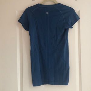 Lululemon short sleeve swiftly blue size 6